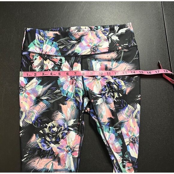 Fabletics Mid-Rise Printed Powerlite Capri Size S - Picture 11 of 13